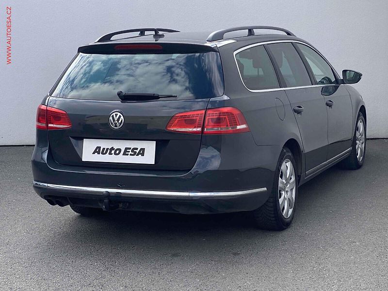 Volkswagen Passat (2013) 2.0 TDI, Navi, bixen - fotka 4 z 18
