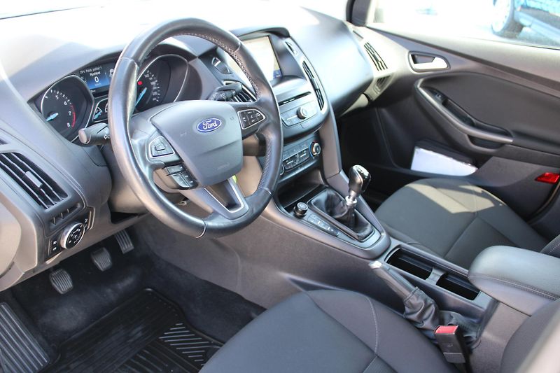 Ford Focus (2017) 1.0i KLIMA TEMPOMAT VÝHŘEV ALU - fotka 13 z 29