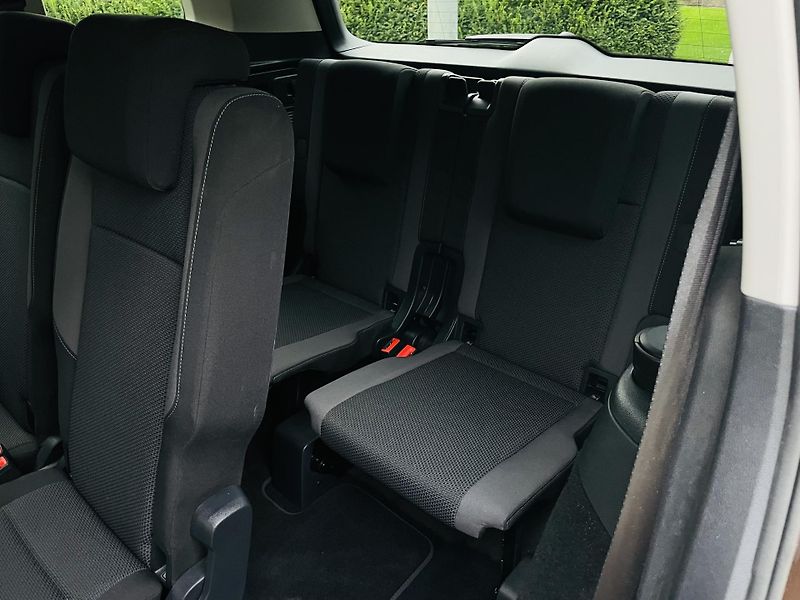 Volkswagen Touran 1.2TSI MANUÁL 7MÍST SERVISKA - fotka 31 z 42