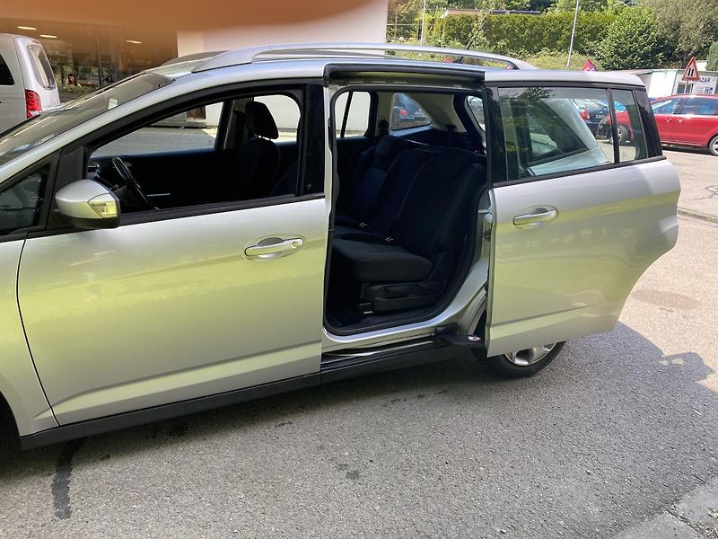 Ford Grand C-MAX (2016) 1.5 TDCi Plus-7 míst - fotka 11 z 26