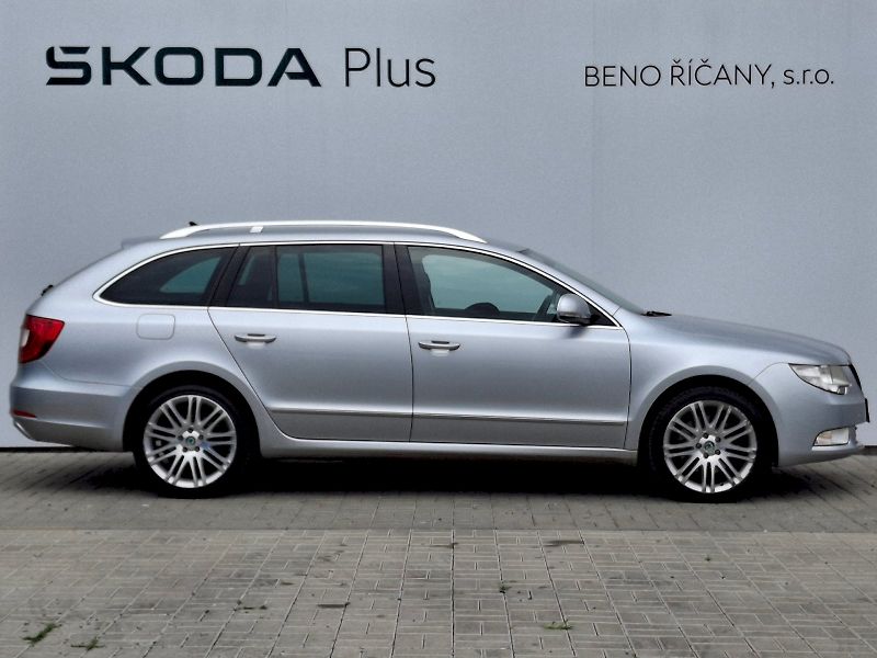 Škoda Superb (2012) Combi Elegance 2,0TDi 125kW DS - fotka 12 z 33