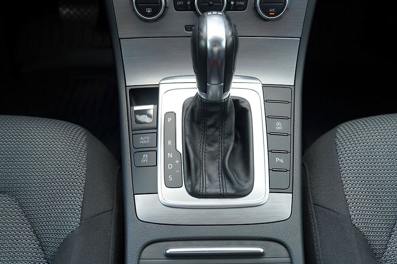 Volkswagen Passat 2.0 TDI DSG 140PS/Al.kola/xeno - fotka 32 z 37