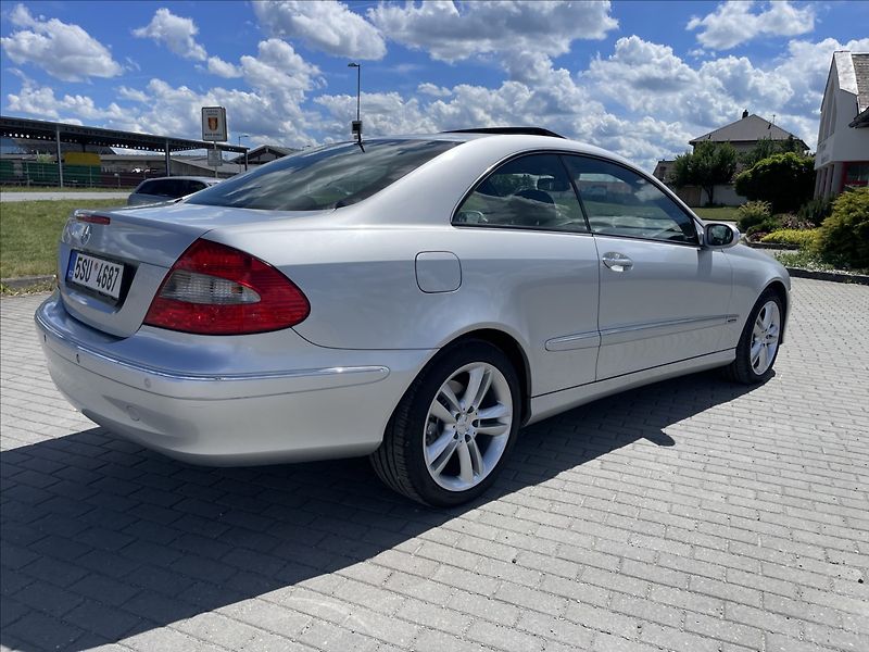 Mercedes-Benz CLK 3,0 i V6 170kw Ambiente TOP st - fotka 4 z 41