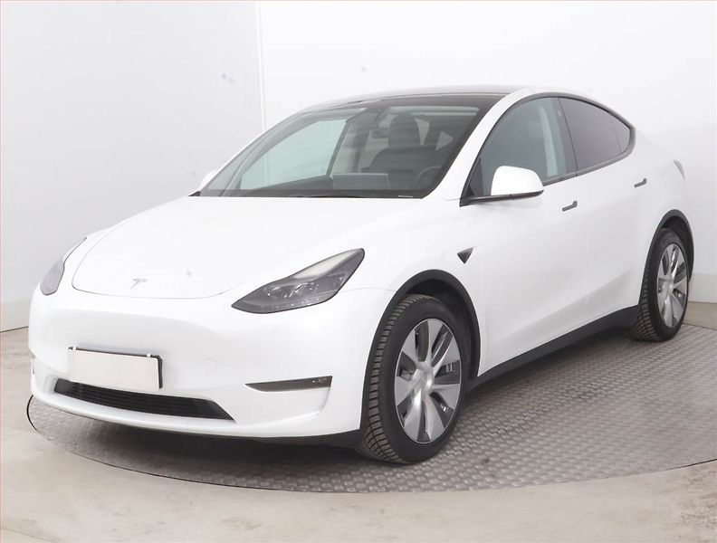 Tesla Model Y (2022) Long Range AWD 75kWh, SoH 89% - fotka 2 z 23