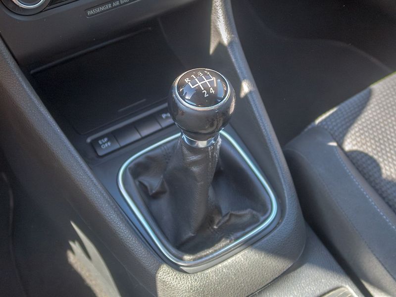 Volkswagen Golf (2009) 1.4i 59KW – PO ROZVODECH - fotka 23 z 44