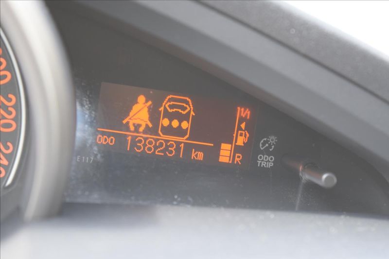 Toyota Verso 1,6 i 97KW NÍZKÉ KM 2XKOLA - fotka 42 z 48