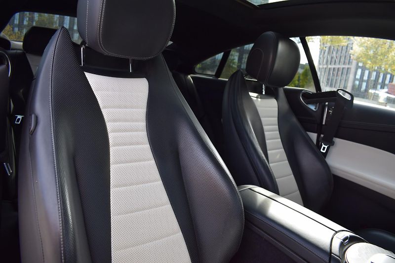 Mercedes-Benz Třídy E (2021) E400d 4M AMG Coupe/KeyLess/mas - fotka 43 z 46