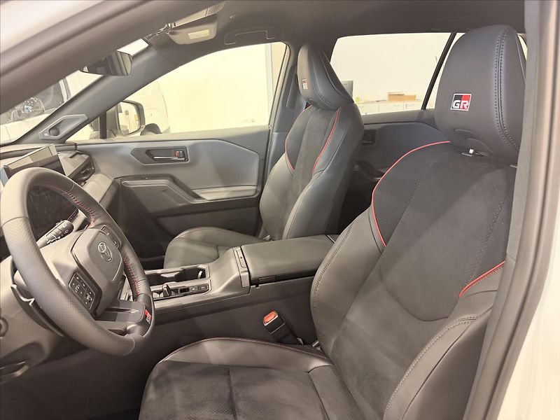 Toyota RAV4 GR SPORT  2.5L HEV (194k) 4X4 - fotka 10 z 12
