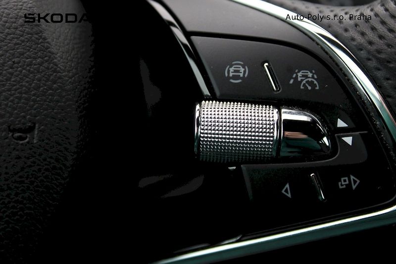 Škoda Karoq (2023) 1,5 TSI 110 kW Sportline - fotka 12 z 30
