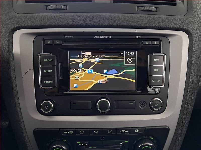 Škoda Octavia (2012) 1.6 TDI, Navi, Tempomat - fotka 13 z 16