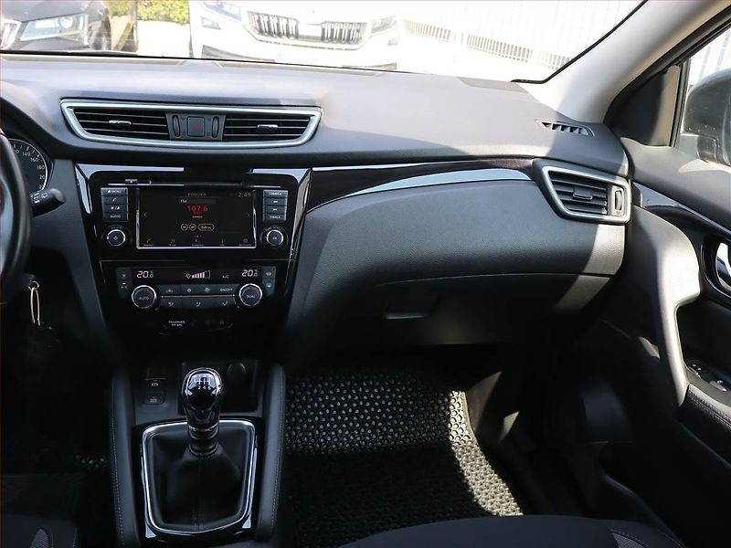 Nissan Qashqai (2021) 1.3 DIG-T, Serv.kniha - fotka 8 z 18