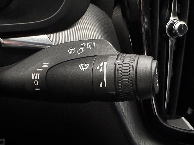 Volvo XC60 T8 AWD RECHARGE R-DESIGN AUT - fotka 32 z 51