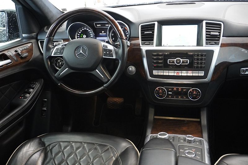Mercedes-Benz GL (2014) GL500 4,7I V8 4MATIC AUT. - fotka 23 z 33