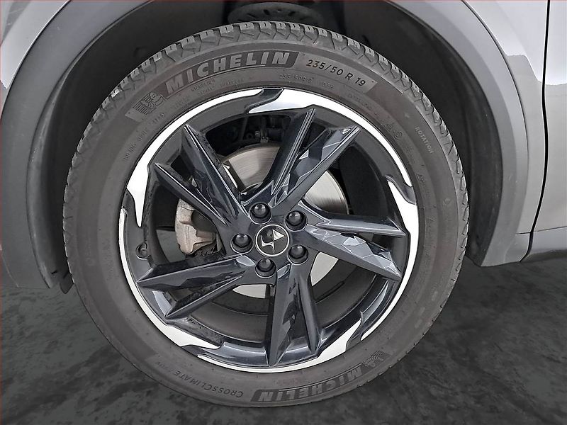 DS Automobiles DS7 Crossback (2024) 1.5 BlueHDI - fotka 15 z 26