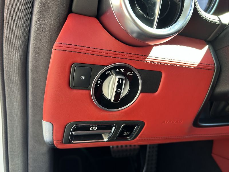 Mercedes-Benz SLS AMG 6.3 V8 Roadster - fotka 33 z 35