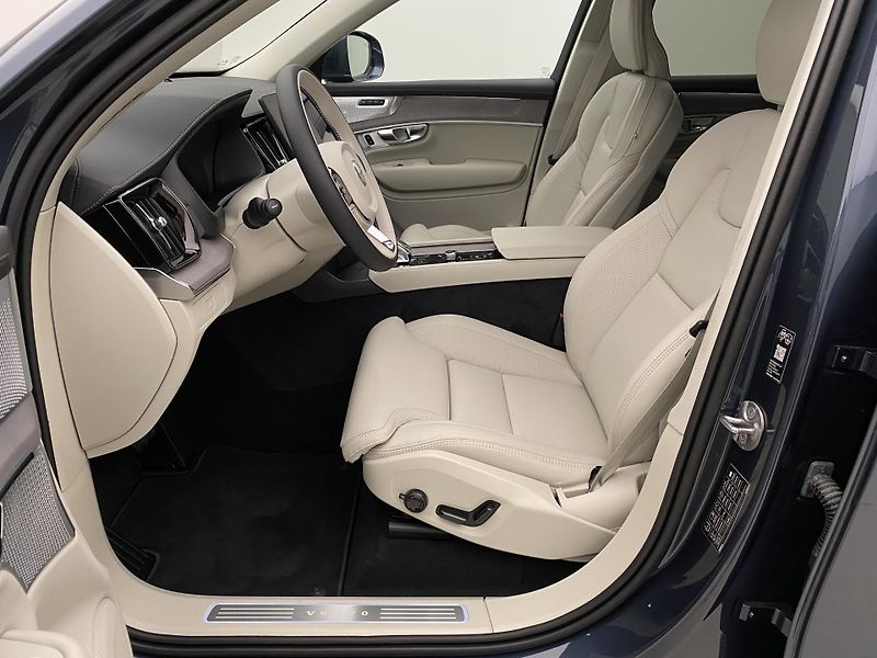 Volvo XC90 (2026) B5 AWD AUT BRIGHT PLUS 7míst - fotka 3 z 71