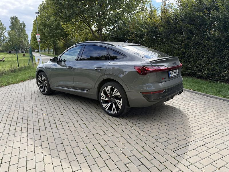 Audi Q8 e-tron 55 Quattro B&O S-Line Head-Up  - fotka 5 z 25