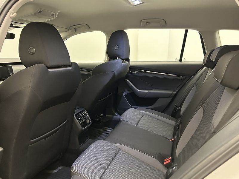 Škoda Octavia 1.5 TSI Ambition - fotka 19 z 26