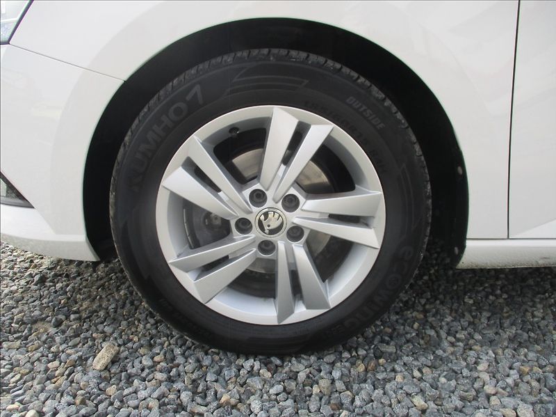 Škoda Fabia 1,0 TSI, klima,servis,1.maj,CZ - fotka 27 z 31