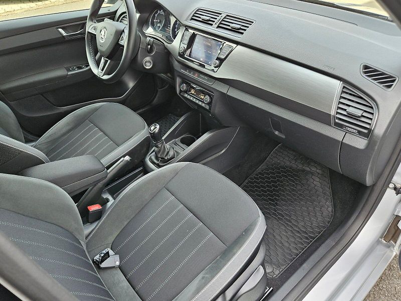 Škoda Fabia (2018) COMBI STYLE 81kW TSI/1.0 M6F - fotka 16 z 25