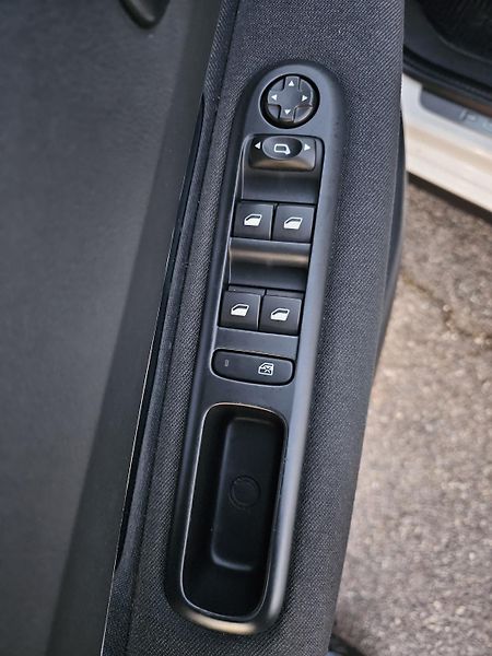 Peugeot 3008 (2016) 1.2 - 96kW, NOVÉ ROZVODY - fotka 18 z 50
