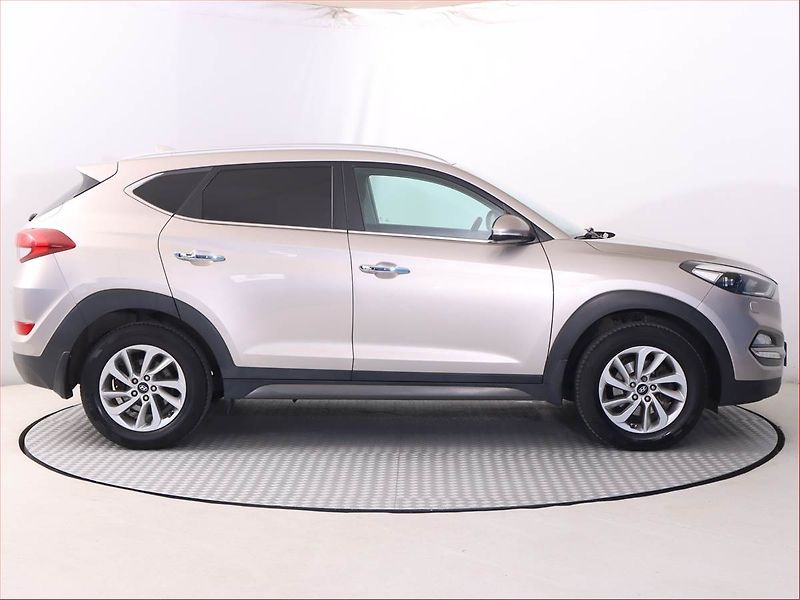 Hyundai Tucson (2015) 1.6 GDI, Serv.kniha, Navi - fotka 6 z 19