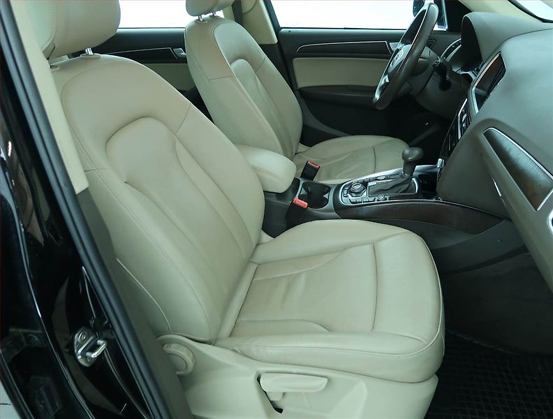Audi Q5 (2016) 2.0 TDI, Automat, Serv.kniha - fotka 9 z 21