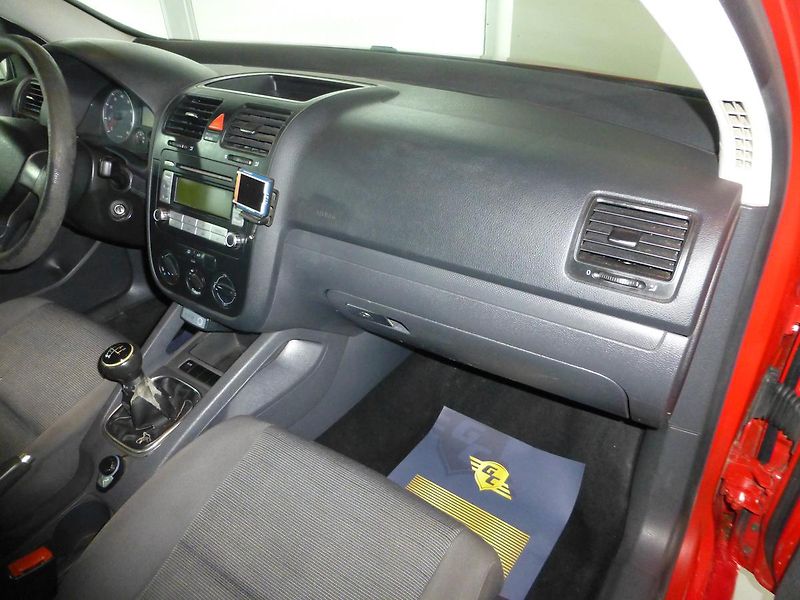 Volkswagen Golf (2006) 1,4 16V*KLIMATIZACE**NEW-ČR - fotka 17 z 26