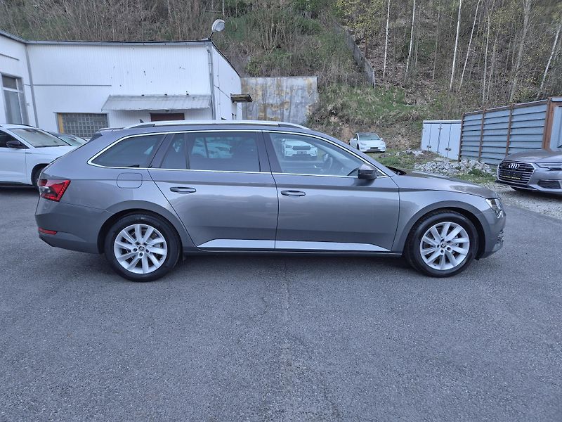 Škoda Superb Combi 2,0TDi DSG 110kw 17ALU - fotka 7 z 48