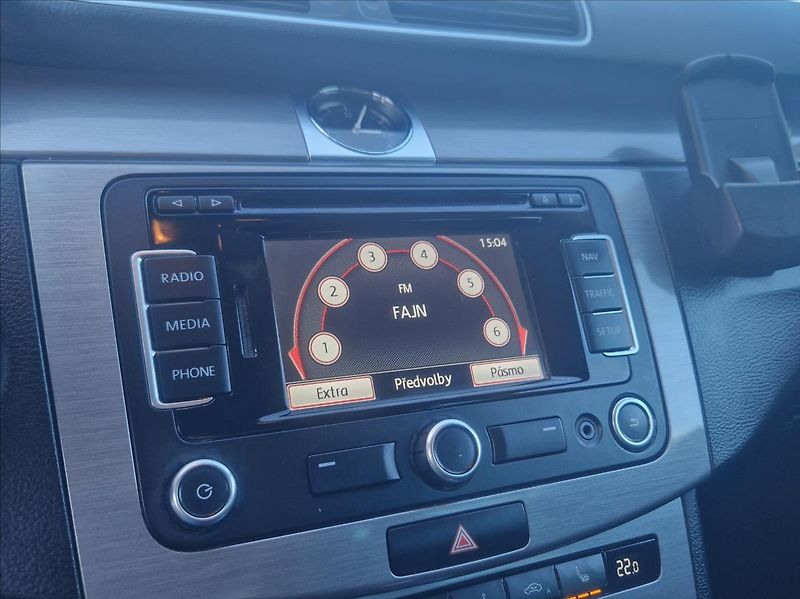 Volkswagen Passat 1,4 TSI DSG AUTOAC SENZOR TAŽN - fotka 28 z 37