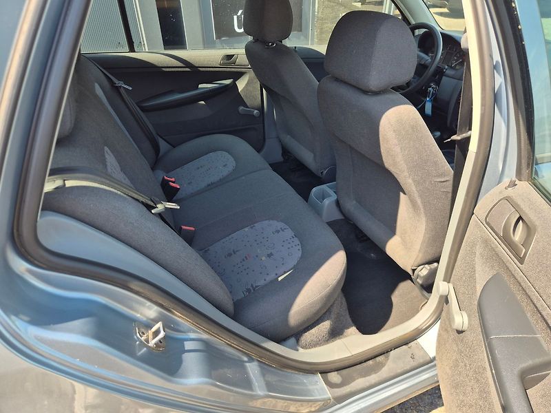 Škoda Fabia (2003) 1.2HTP 47kW, tažné, klima, pěk - fotka 17 z 20
