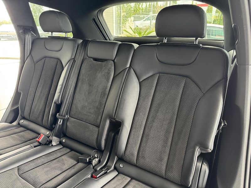 Audi Q7 50TDI Q*S-LINE*Matrix*Vzduch - fotka 16 z 44