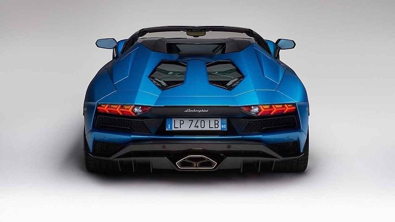 Lamborghini Aventador S Roadster.