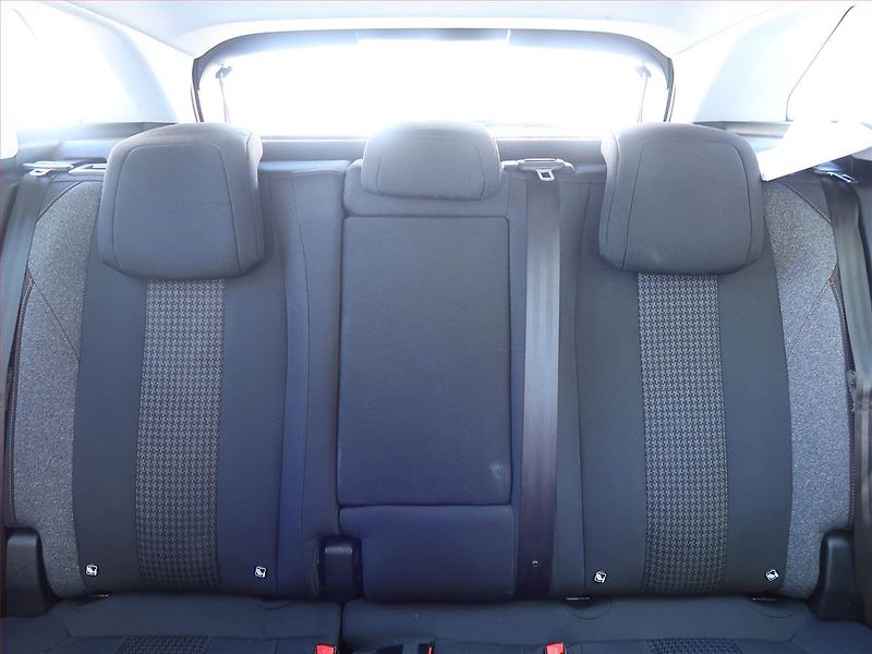 Peugeot 3008 (2018) 1.5 BlueHDi, Automat - fotka 10 z 19