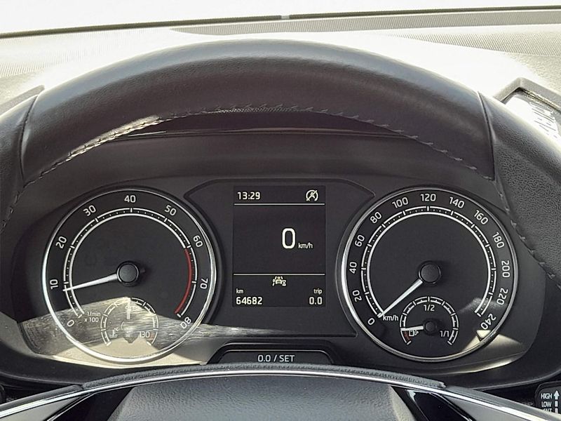 Škoda Fabia Ambition Plus1.0 MPI 59kW 5MP - fotka 18 z 20