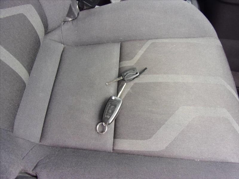 Ford Tourneo 1,6 TDCI  Connect - fotka 10 z 23