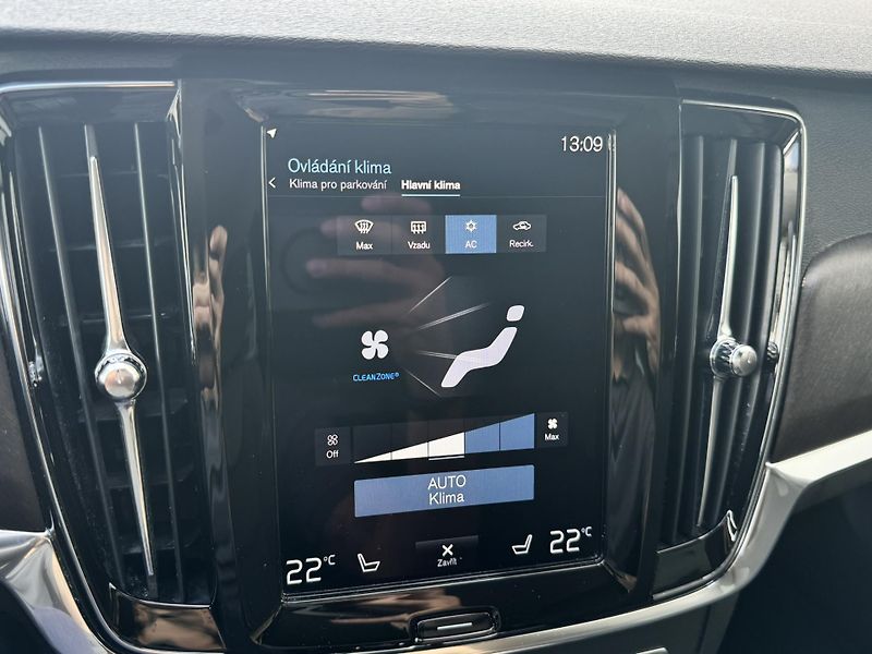 Volvo V90 CC D4 AWD/TZ/pneu REZERVACE - fotka 33 z 50