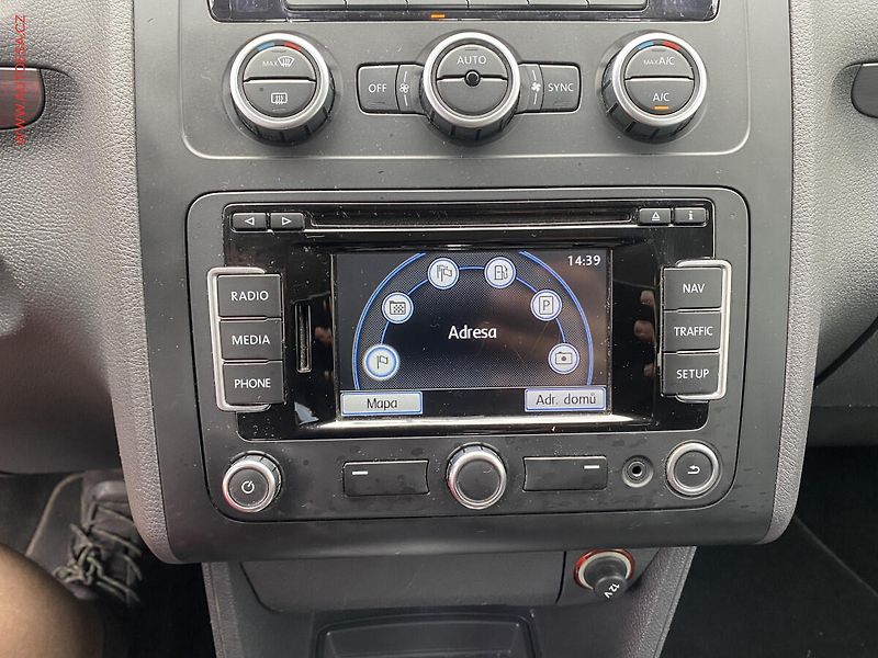 Volkswagen Touran (2013) 1.6 TDi, Comfortline, DSG - fotka 17 z 18