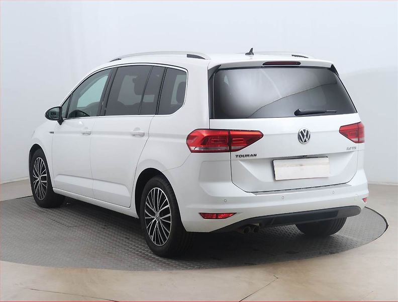 Volkswagen Touran (2017) R-Line 2.0 TDI, Automat - fotka 4 z 16