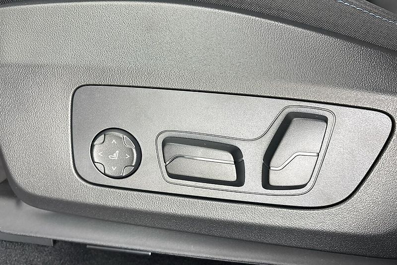 BMW iX1 xDrive30 - fotka 14 z 19