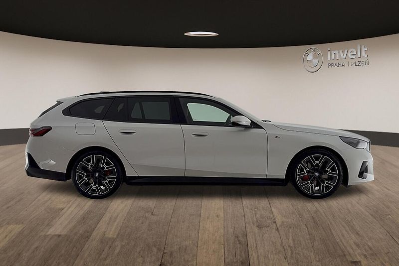 BMW Řada 5 540d xDrive Touring - fotka 2 z 17