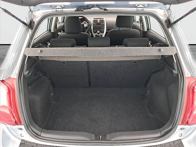 Toyota Auris (2010) 1.6 Valvematic - fotka 13 z 16