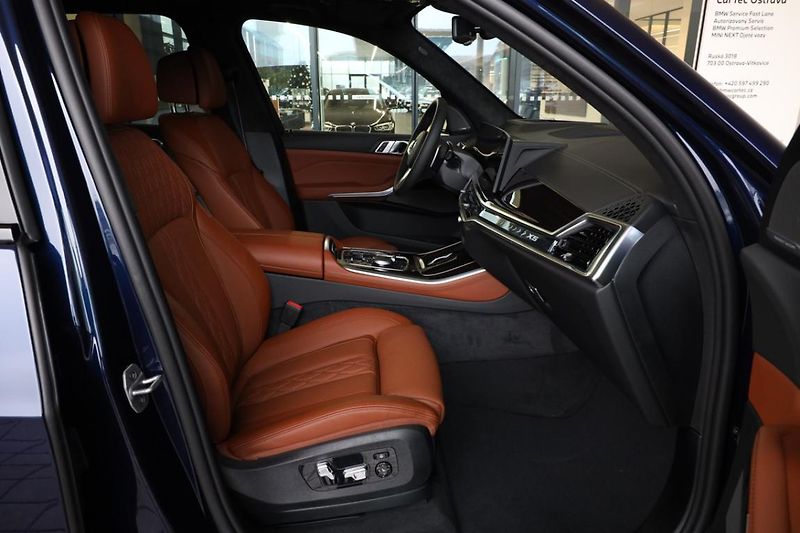 BMW X5 xDrive50e - fotka 13 z 18