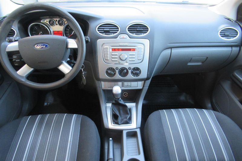 Ford Focus 1.6 TDCi KLIMA TAŽNÉ - fotka 9 z 16