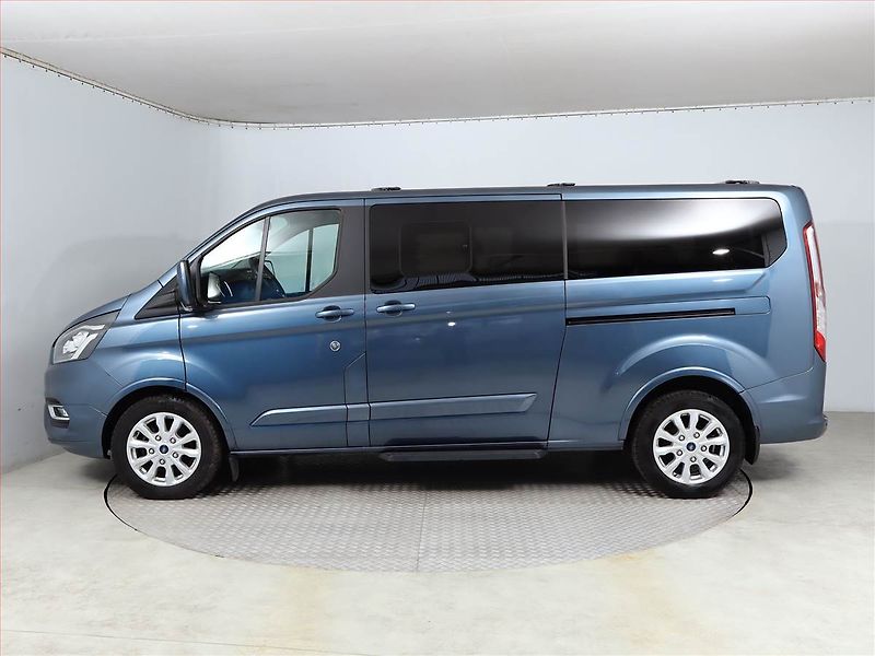 Ford Tourneo Custom (2023) Titanium 2.0 EcoBlue, ČR, 1Maj - fotka 3 z 17