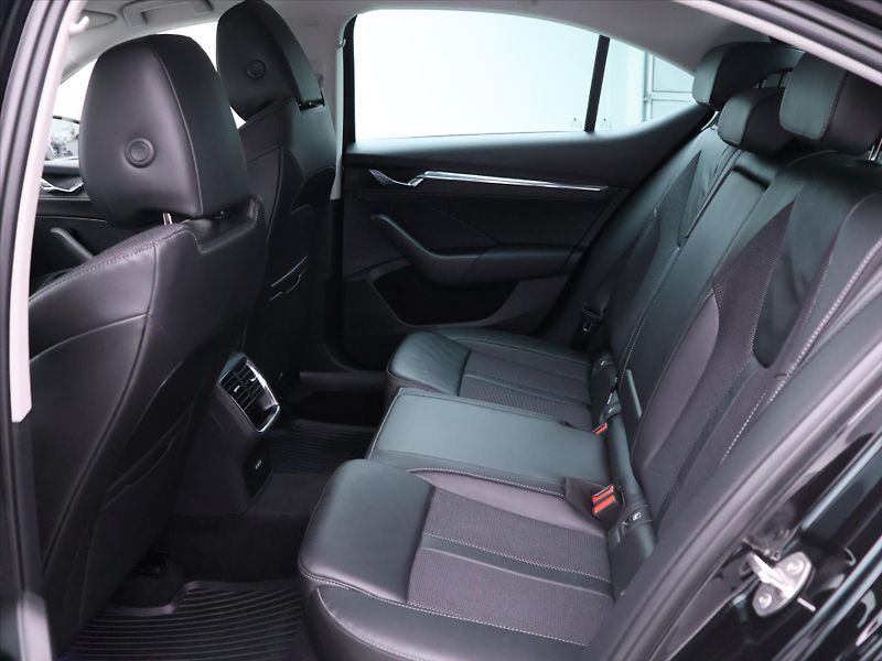 Škoda Octavia 2,0 TDI 110kW Style DSG DPH CZ - fotka 17 z 40