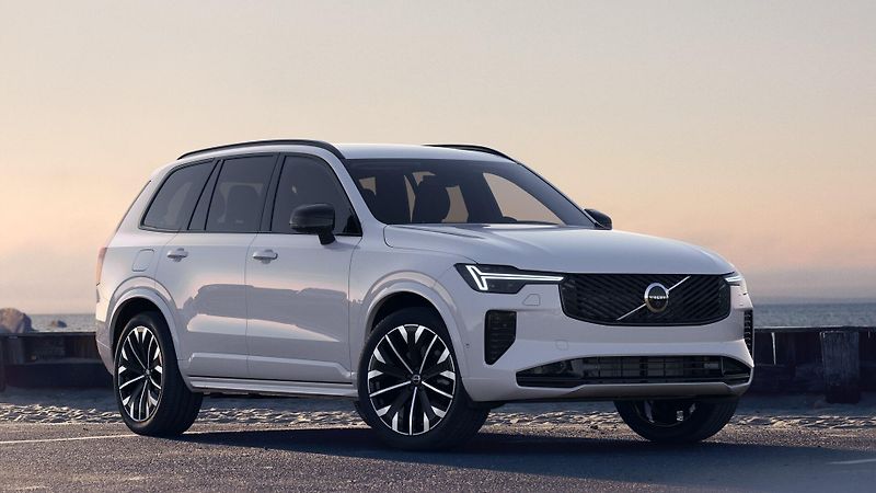 Volvo XC90 (2026) B5 AWD AUT DARK PLUS 7míst - fotka 2 z 11