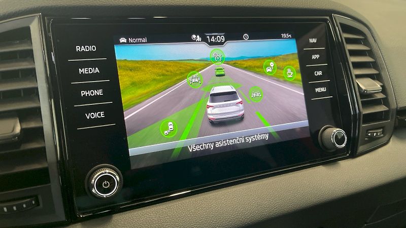 Škoda Karoq (2025) Sportline 1.5TSI 110kW - fotka 31 z 32
