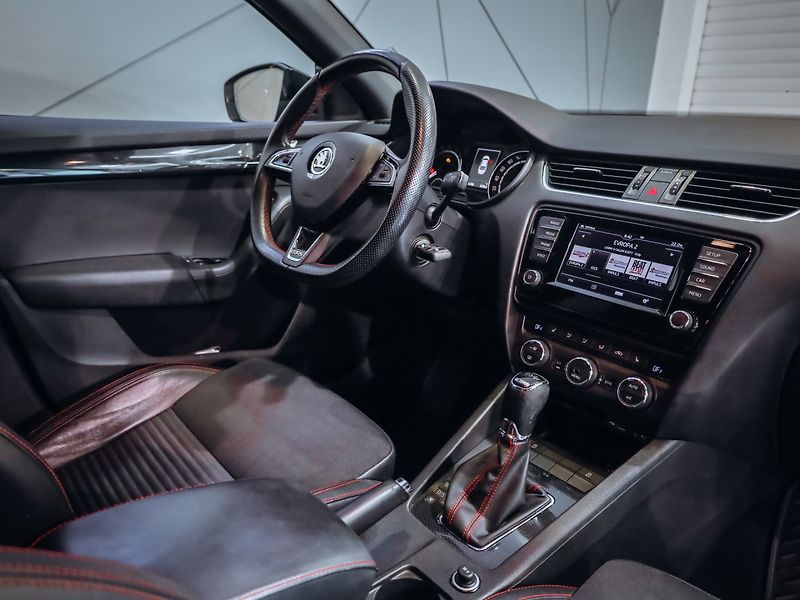 Škoda Octavia 2.0 TDi RS DSG - fotka 21 z 32