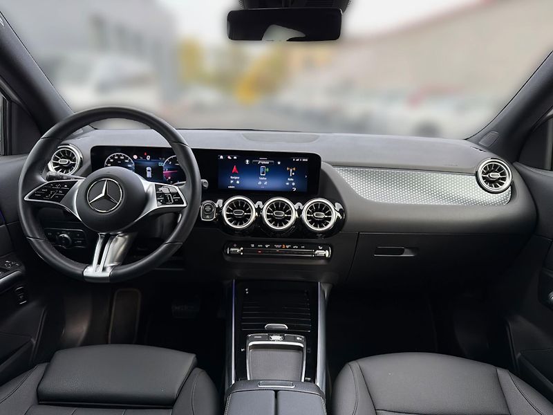 Mercedes-Benz GLA GLA 180D - fotka 11 z 16